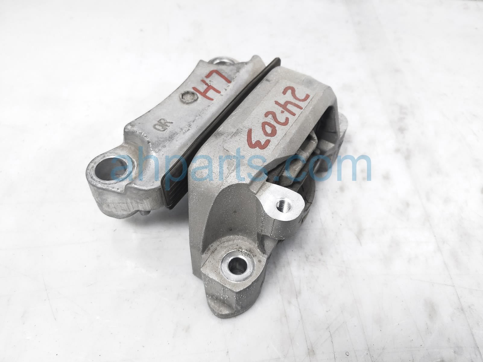 $50 Nissan LH SIDE ENGINE MOUNT $50 Nissan LH SIDE ENGINE MOUNT