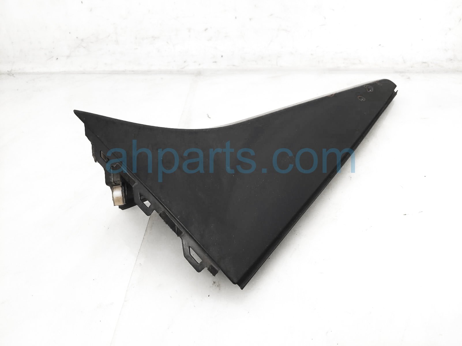 $45 Honda LH TAILGATE SPOILER TRIM - BLK $45 Honda LH TAILGATE SPOILER TRIM - BLK
