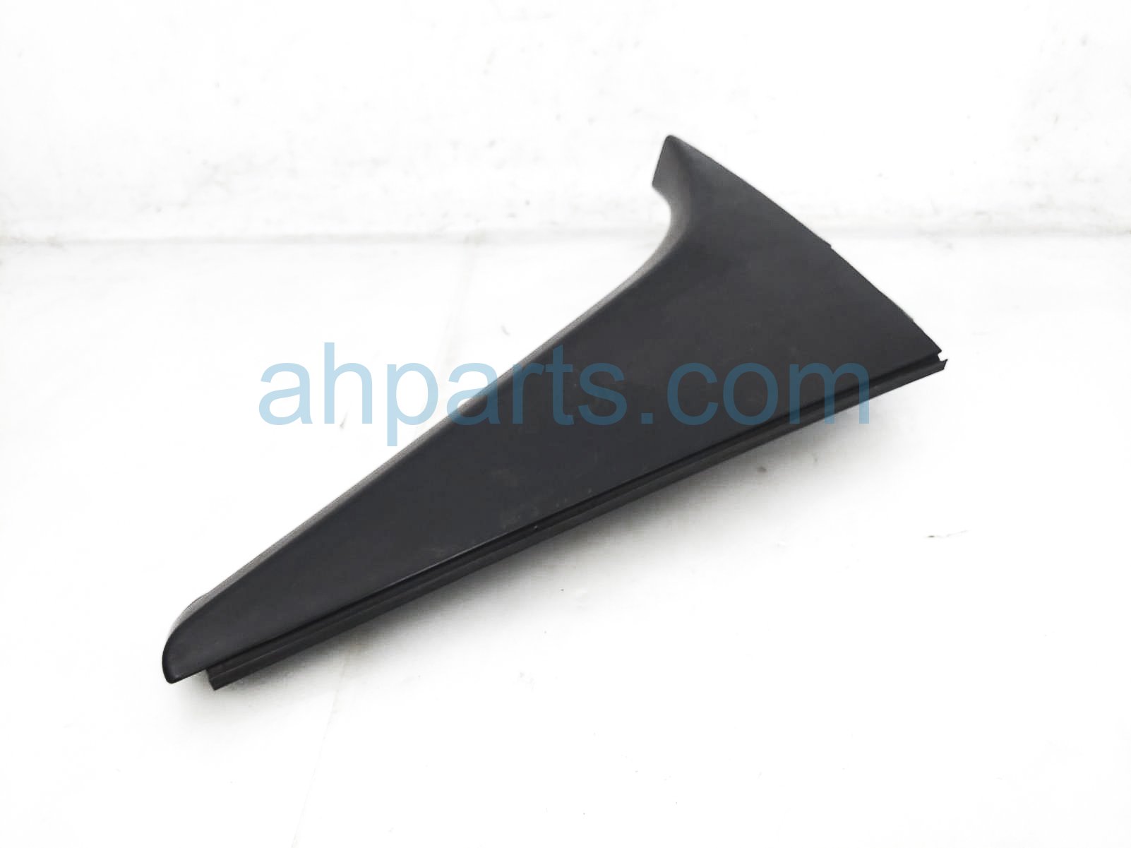$45 Honda RH TAILGATE SPOILER TRIM - BLK $45 Honda RH TAILGATE SPOILER TRIM - BLK
