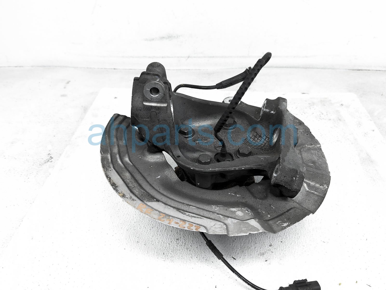 $45 BMW FR/RH SPINDLE KNUCKLE HUB $45 BMW FR/RH SPINDLE KNUCKLE HUB