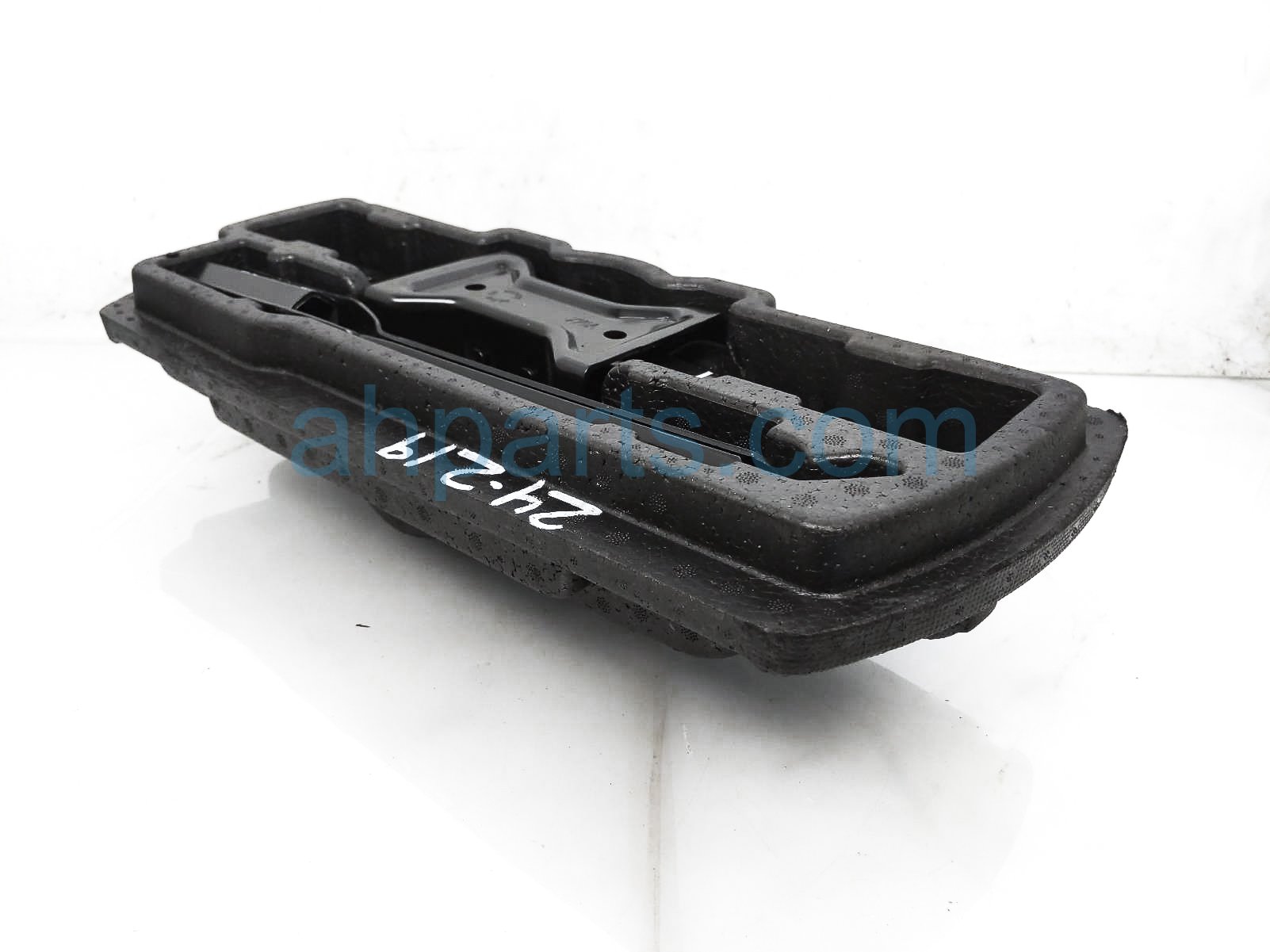 $75 Nissan SCISSOR JACK + LUG TOOL W/FOAM TRAY $75 Nissan SCISSOR JACK + LUG TOOL W/FOAM TRAY