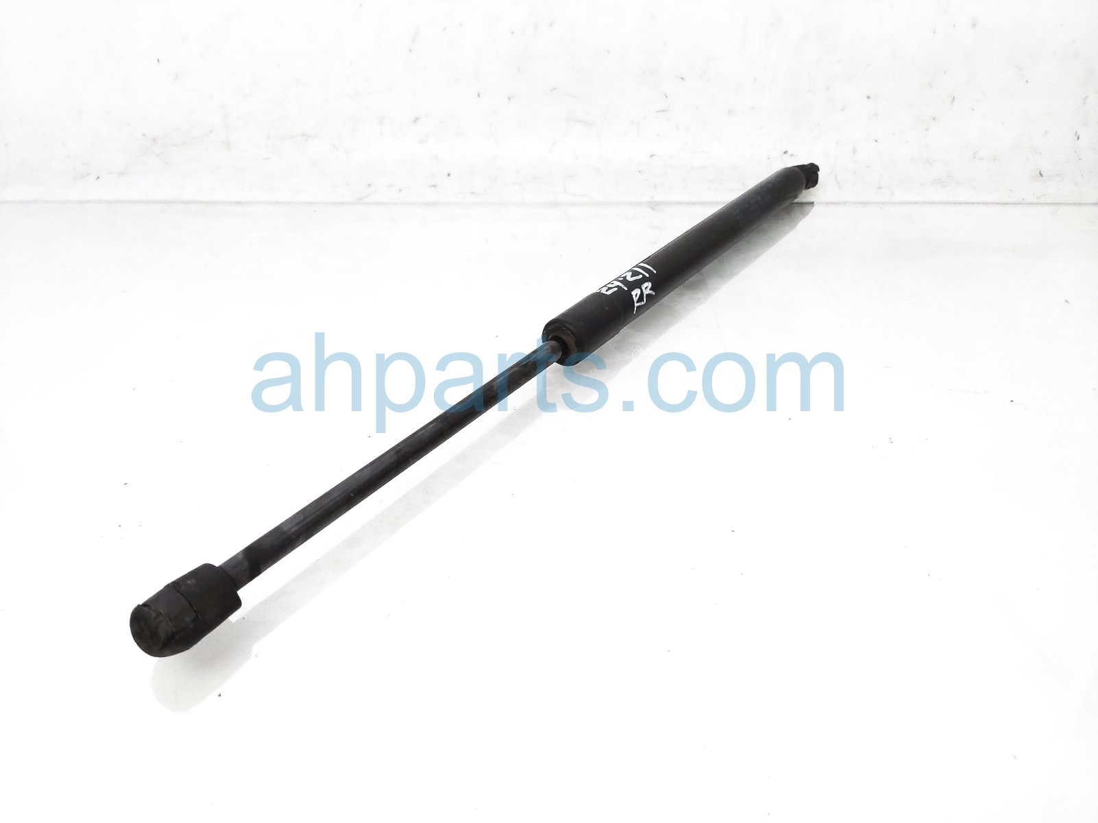 $15 Honda RH TAILGATE LIFT CYLINDER $15 Honda RH TAILGATE LIFT CYLINDER