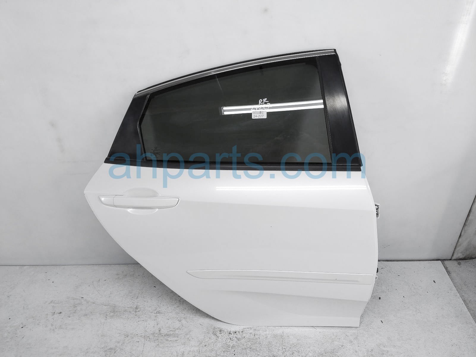 $799 Honda RR/RH DOOR - WHITE - NO INSIDE TRIM