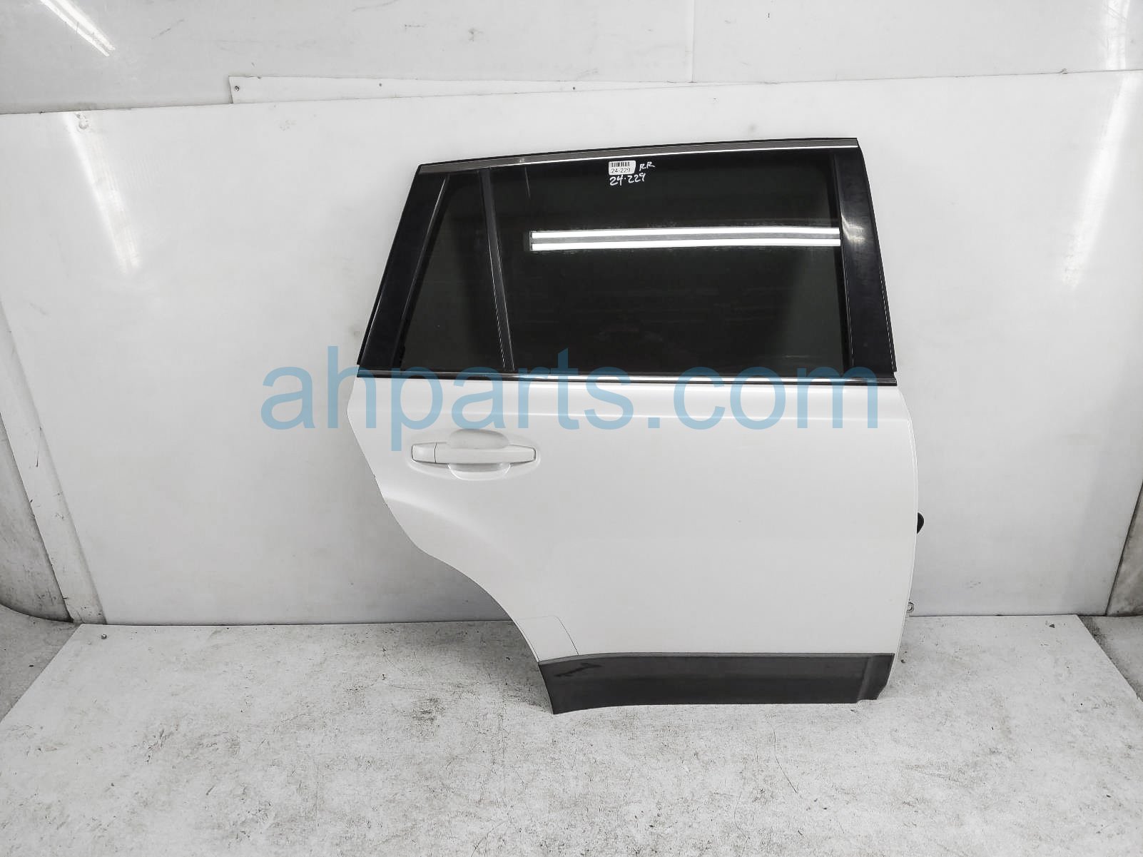 $299 Subaru RR/RH DOOR - WHITE - NO INSIDE TRIM