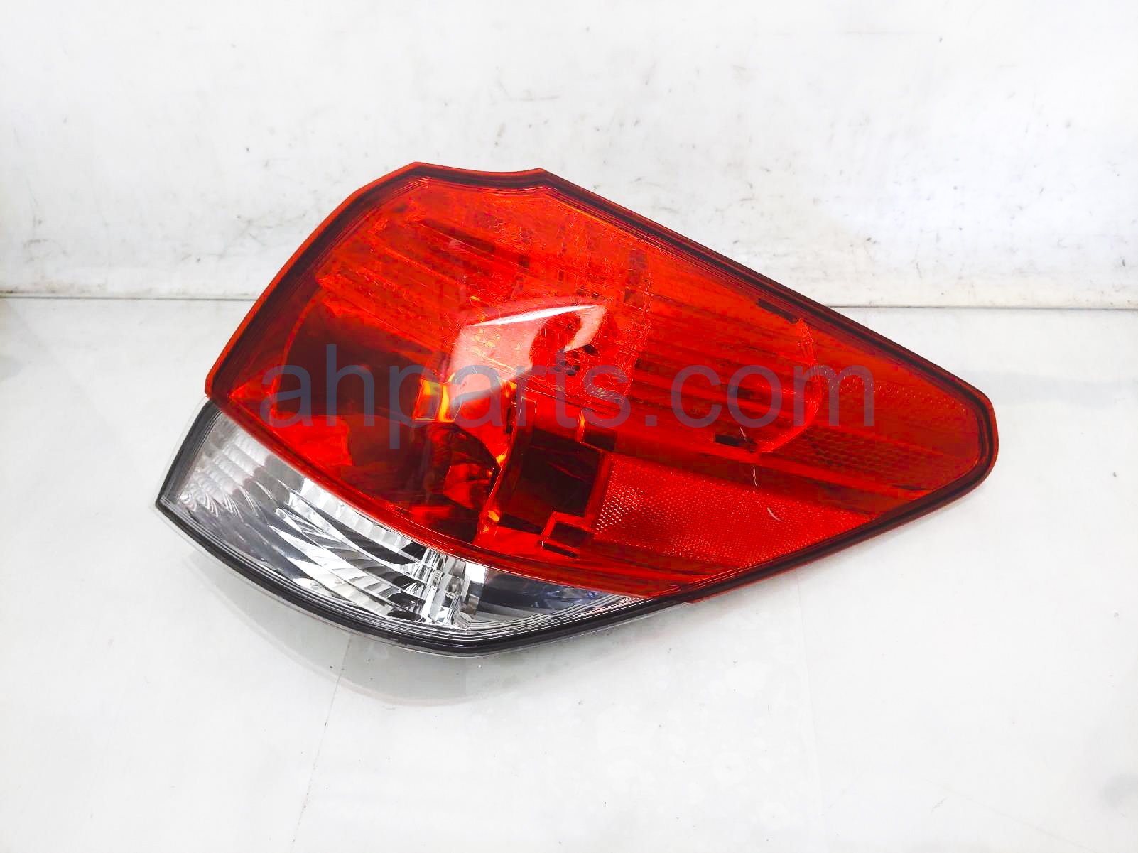 Subaru RH TAIL LAMP (ON BODY)