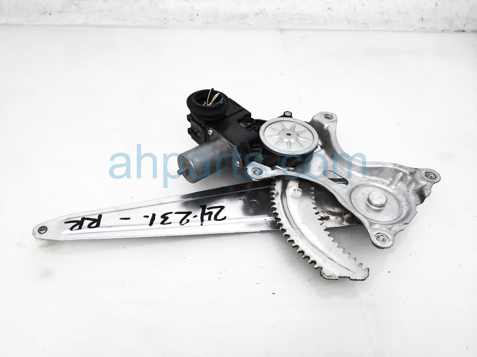 $59 Toyota RR/RH WINDOW REGULATOR & MOTOR