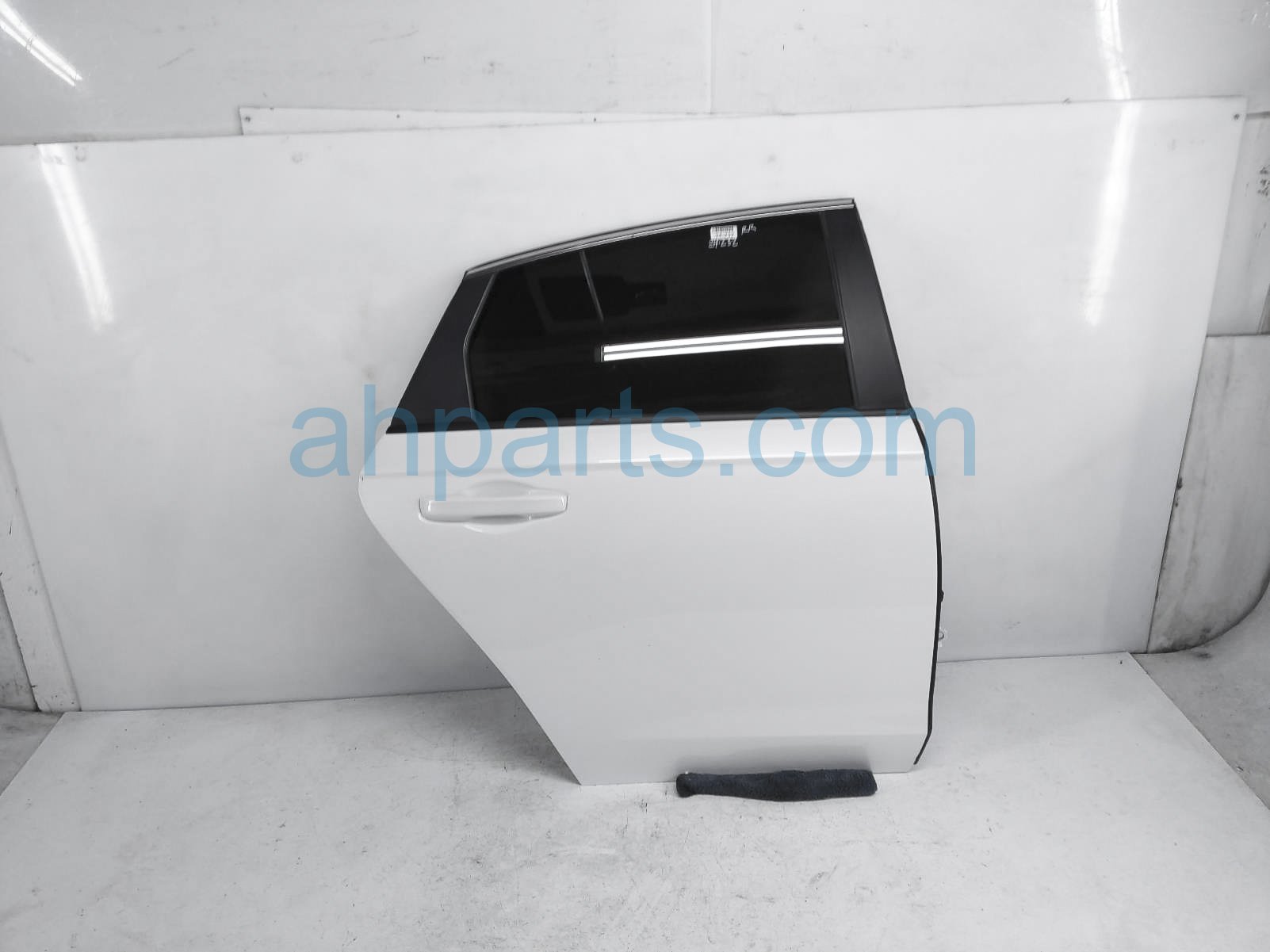 $925 Honda RR/RH DOOR - WHITE - NO INSIDE TRIM $925 Honda RR/RH DOOR - WHITE - NO INSIDE TRIM