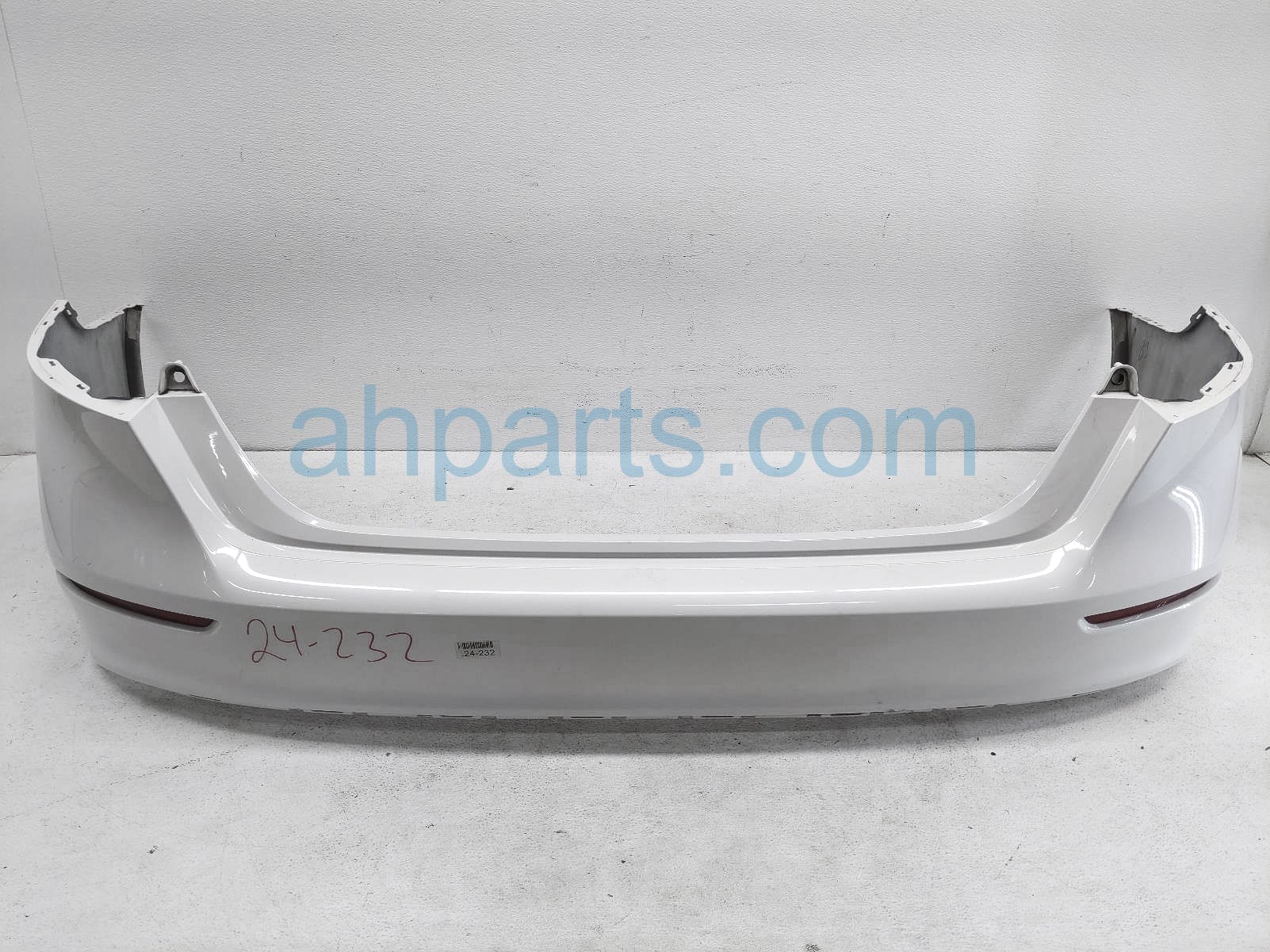 $499 Honda REAR BUMPER COVER - WHITE