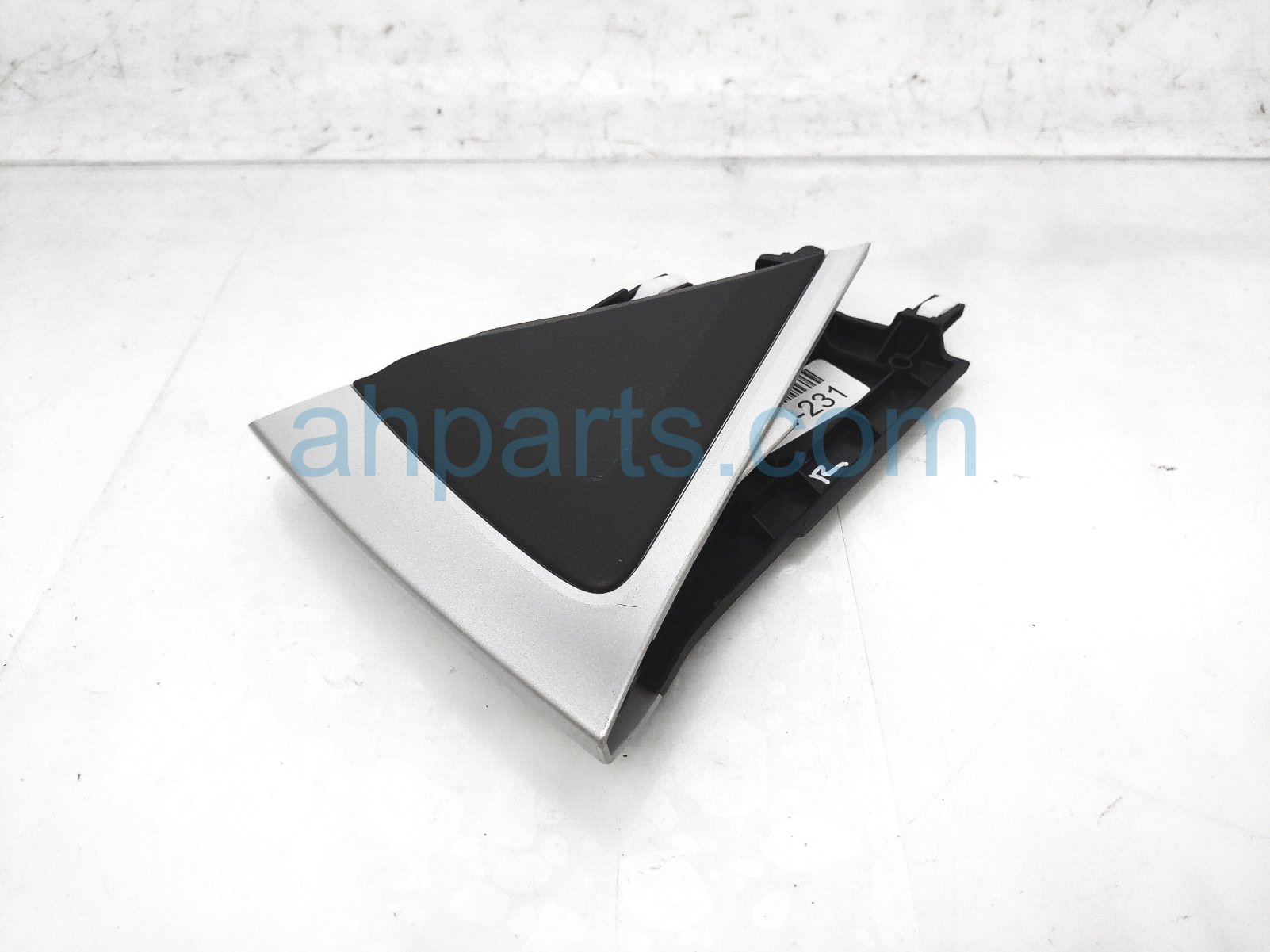 $45 Toyota CENTER RH CUBBY TRIM PANEL GARNSIH $45 Toyota CENTER RH CUBBY TRIM PANEL GARNSIH