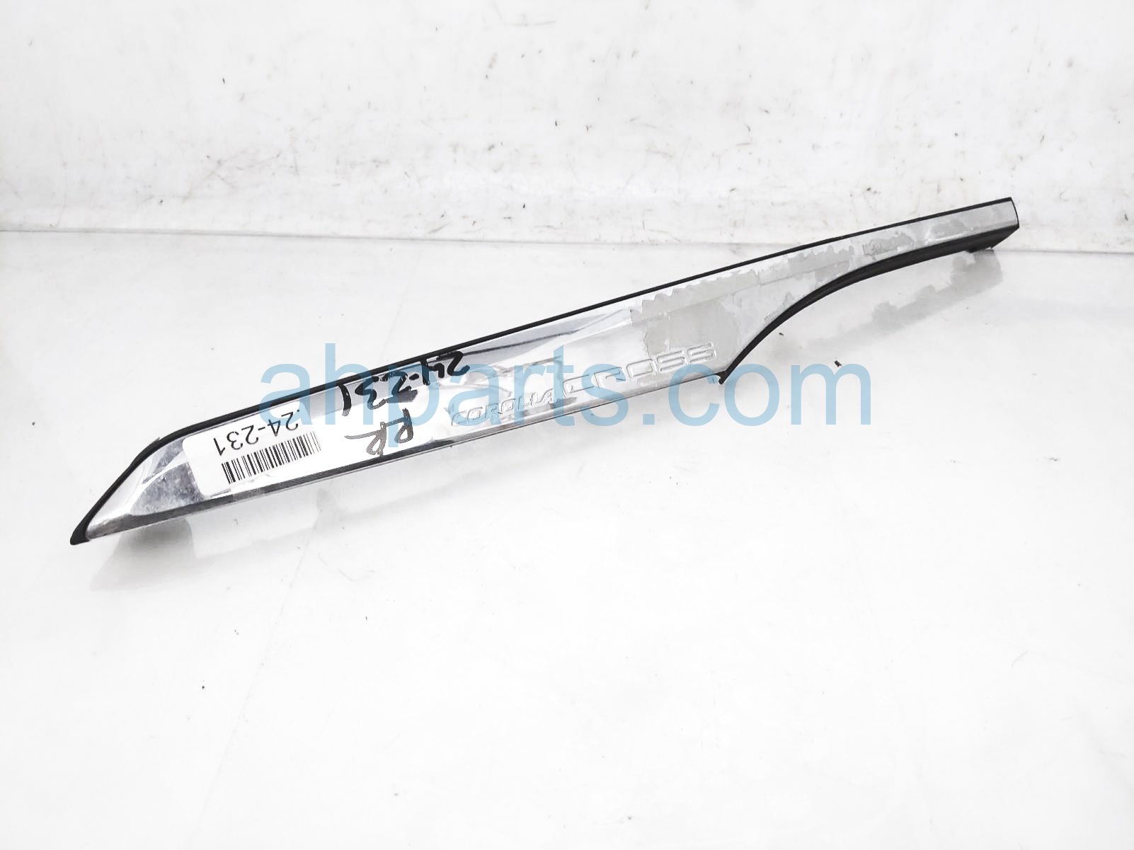 $99 Toyota QUARTER RH CHROME GARNISH - ON BODY