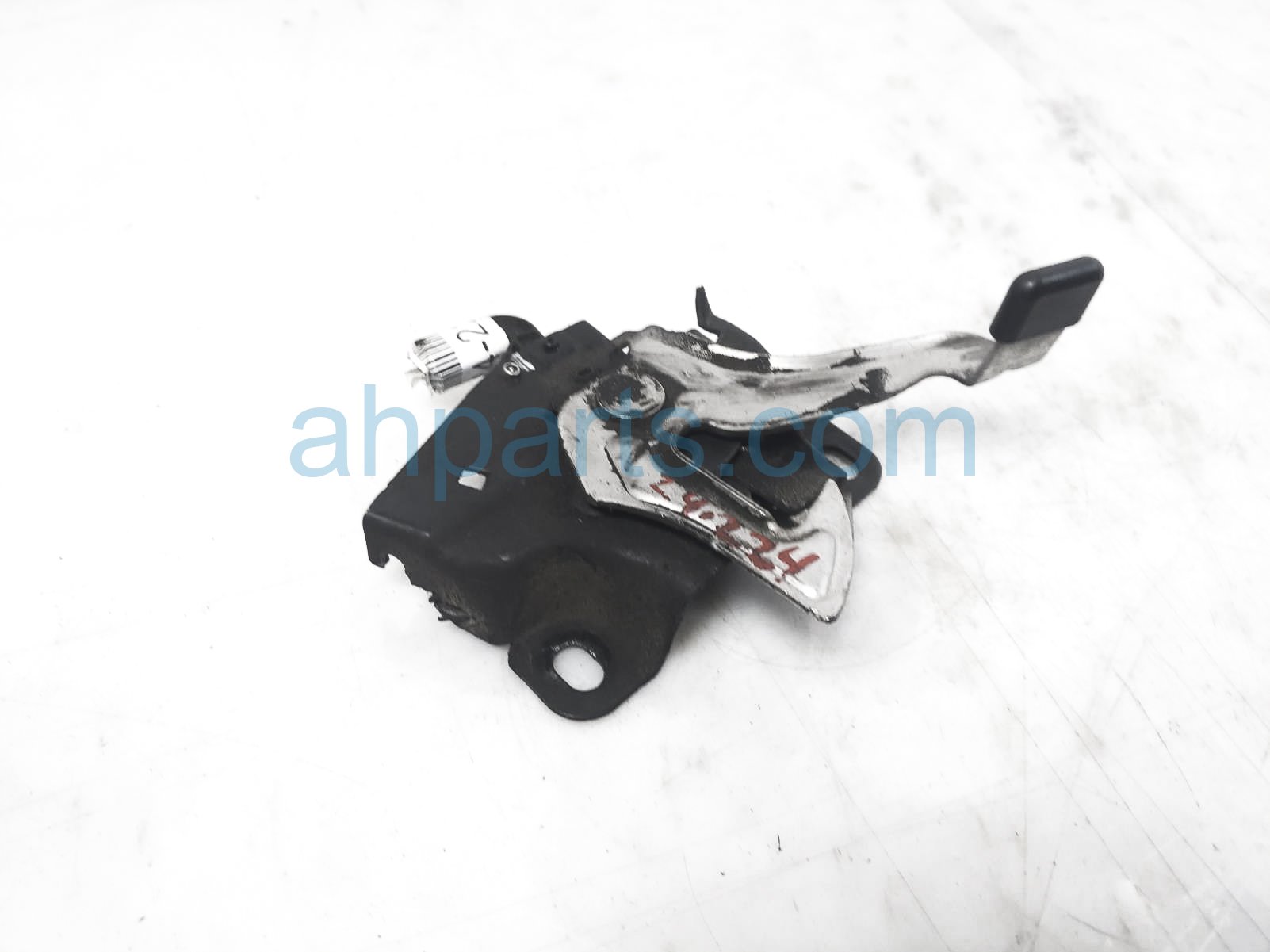 $25 Honda HOOD LOCK / LATCH ASSY $25 Honda HOOD LOCK / LATCH ASSY