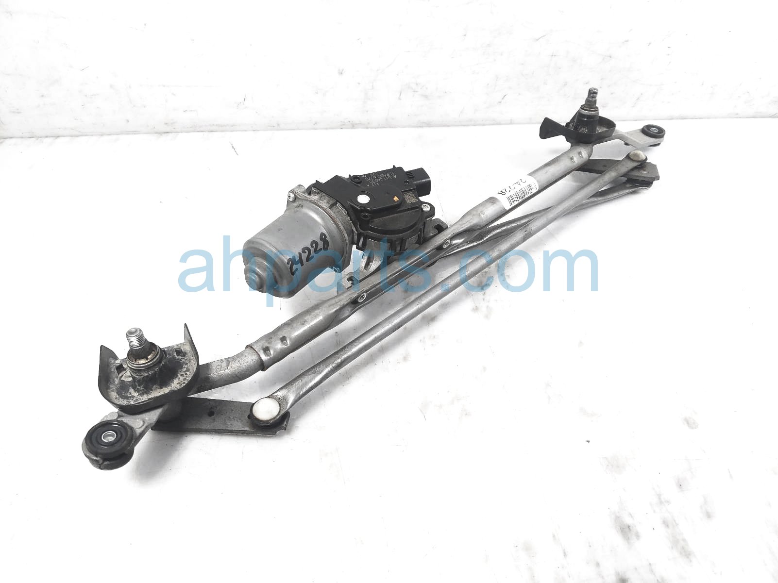 $125 Toyota WINDSHIELD WIPER MOTOR W/ARM ASSY $125 Toyota WINDSHIELD WIPER MOTOR W/ARM ASSY