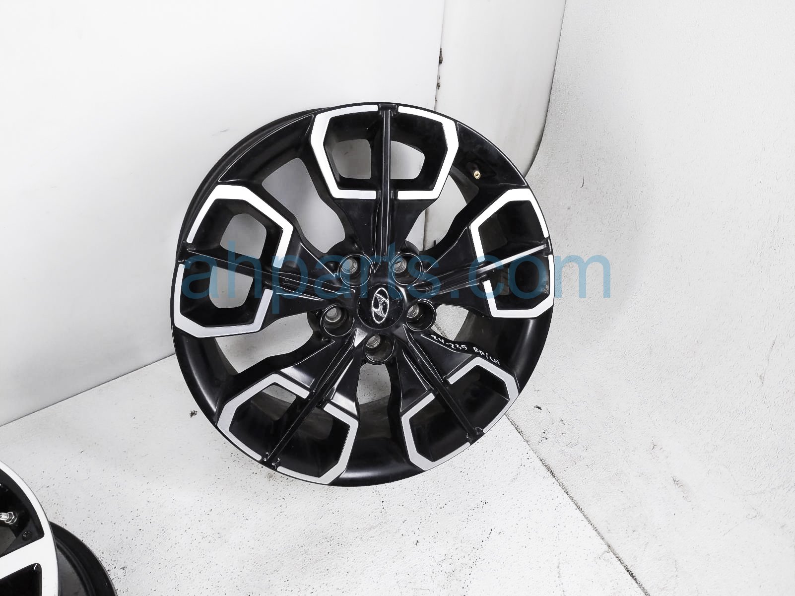 $249 Hyundai RR/LH WHEEL / RIM $249 Hyundai RR/LH WHEEL / RIM