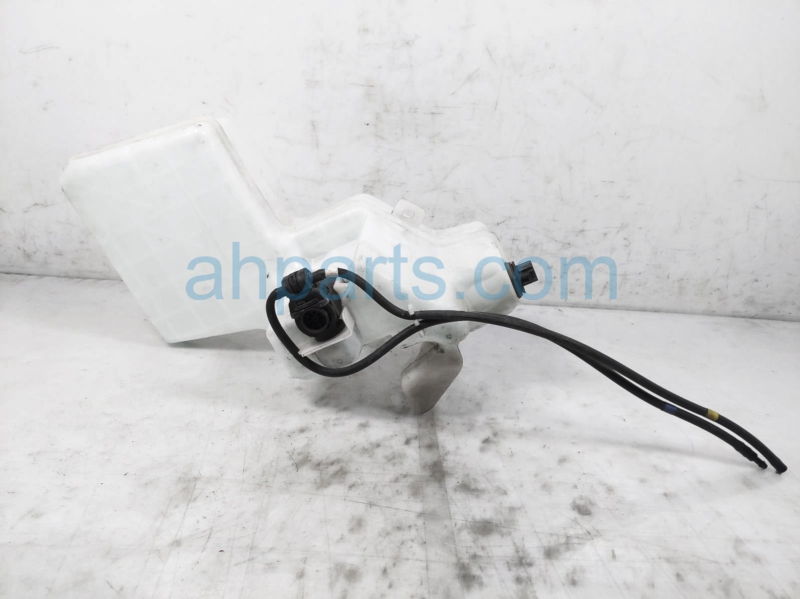 Windshield Washer Reservoir with ID Level Sensor for 2004-2020 for