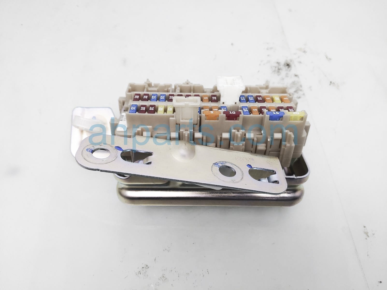$60 Nissan FUSE JUNCTION BLOCK UNIT - 3.8L 4X2 $60 Nissan FUSE JUNCTION BLOCK UNIT - 3.8L 4X2