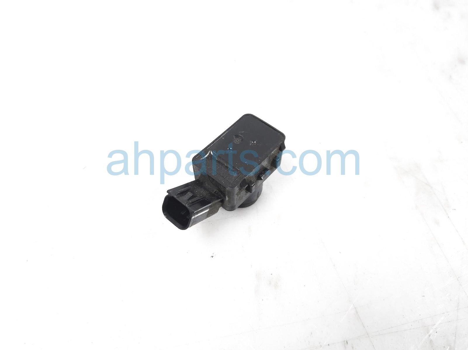 $115 Toyota REAR SINGLE PARKIND AIR SENSOR - BLK