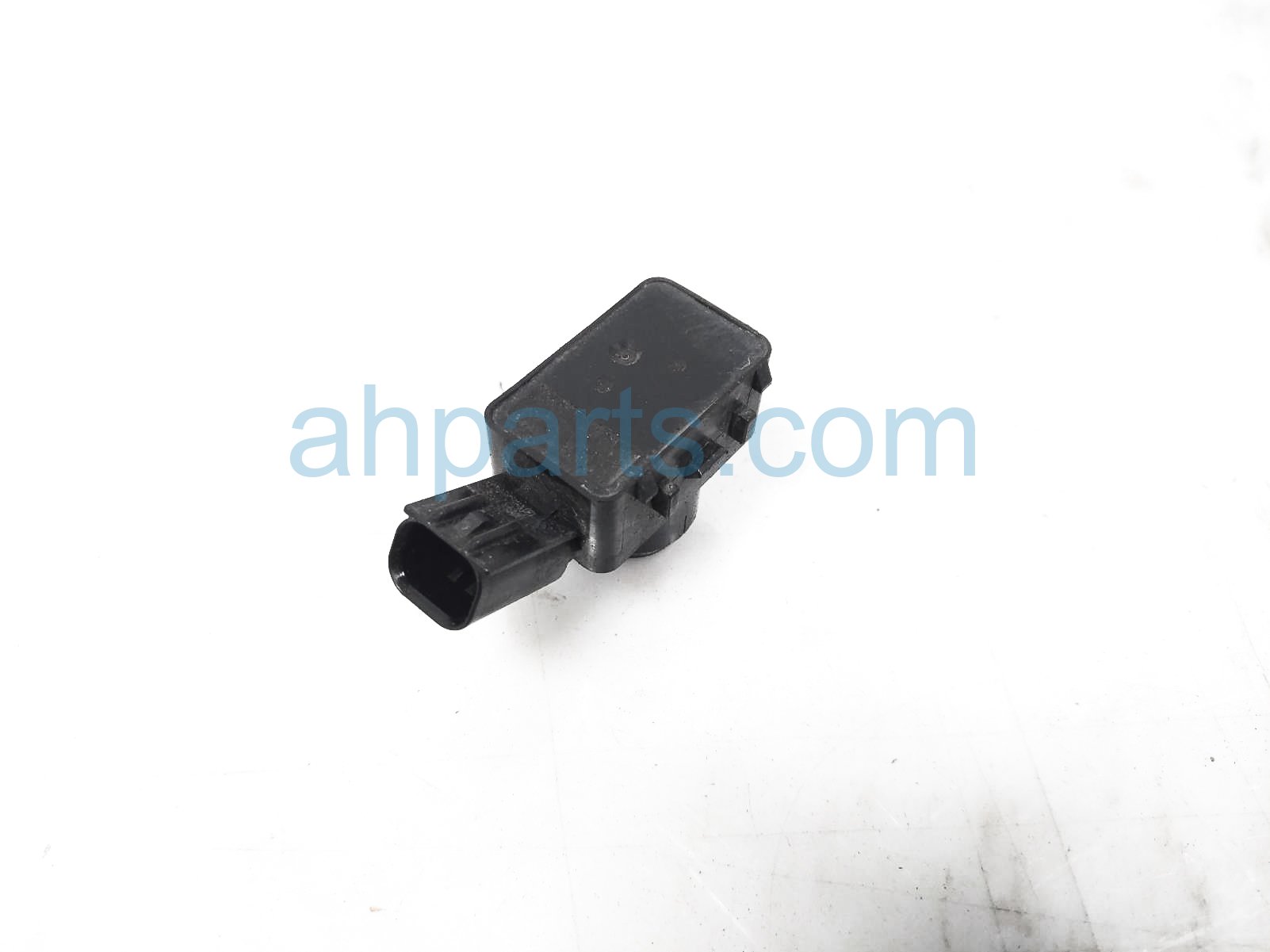 $115 Toyota REAR SINGLE PARKING AID SENSOR - BLK