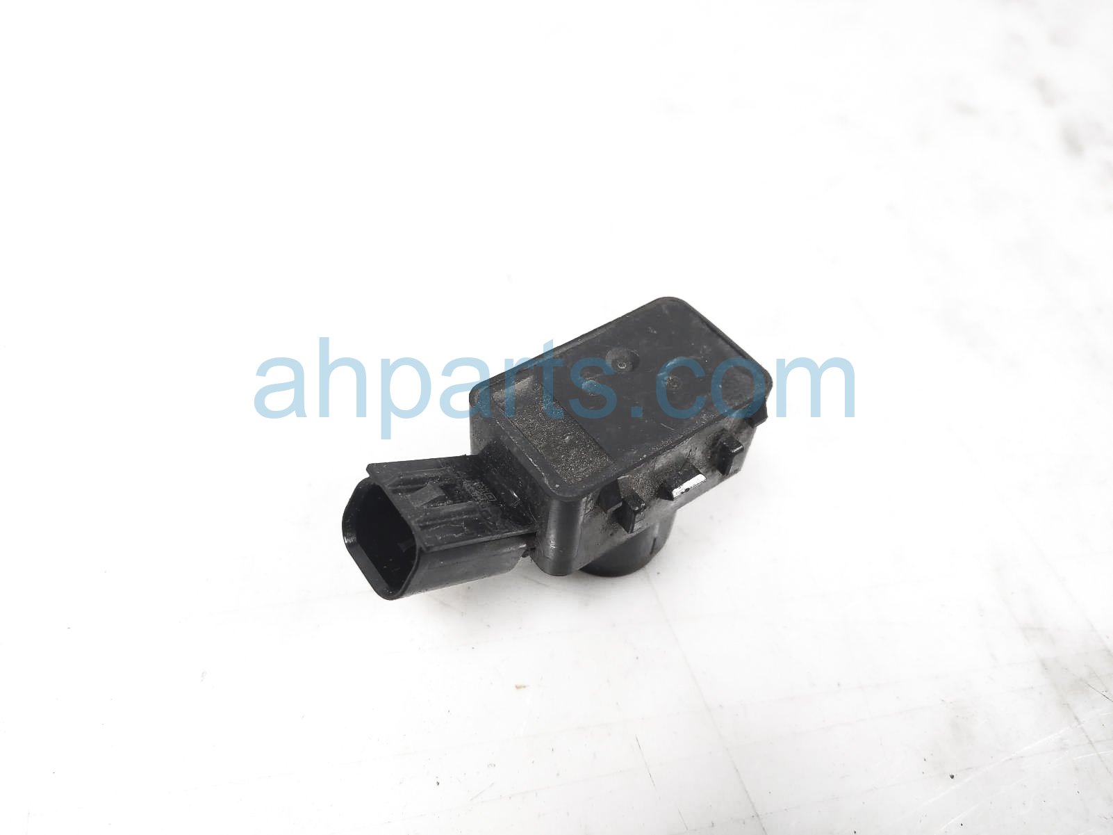 $115 Toyota REAR SINGLE PARKING AID SENSOR - BLK