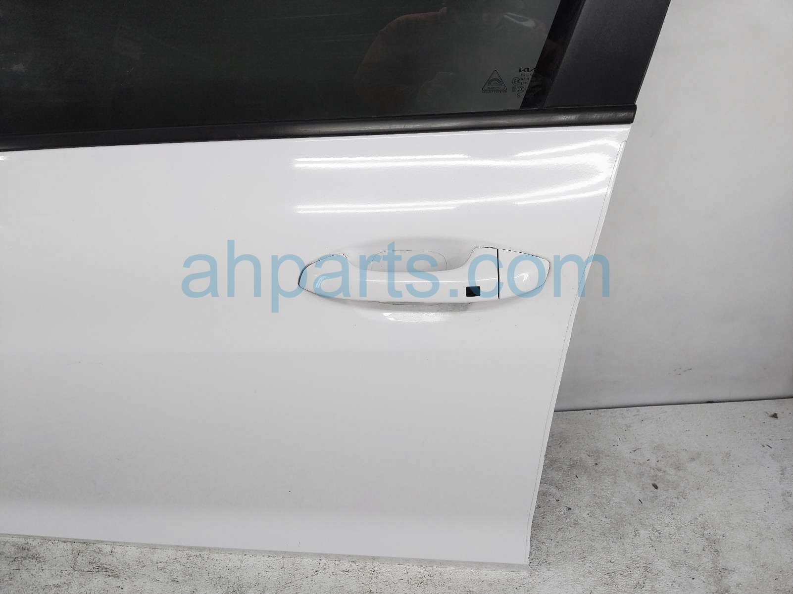 $799 Kia FR/LH DOOR - WHITE - NO MIRROR/TRIM $799 Kia FR/LH DOOR - WHITE - NO MIRROR/TRIM