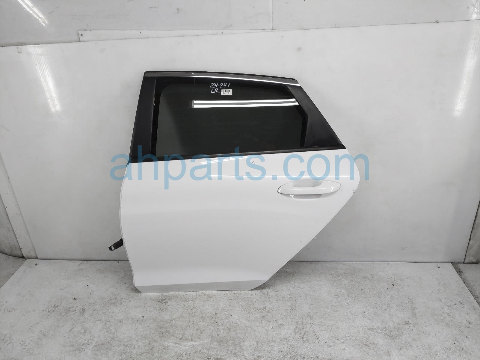 $749 Kia RR/LH DOOR - WHITE - NO INSIDE TRIM $749 Kia RR/LH DOOR - WHITE - NO INSIDE TRIM