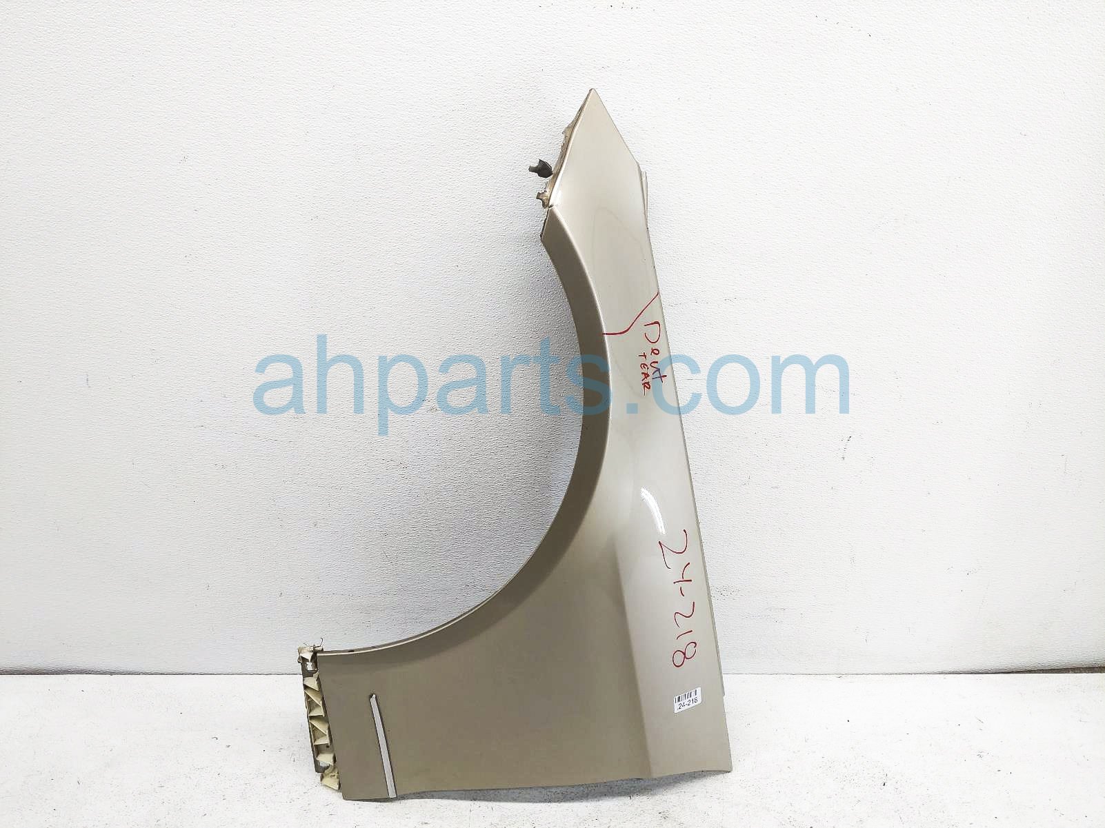 $175 Mercedes LH FENDER - GOLD $175 Mercedes LH FENDER - GOLD