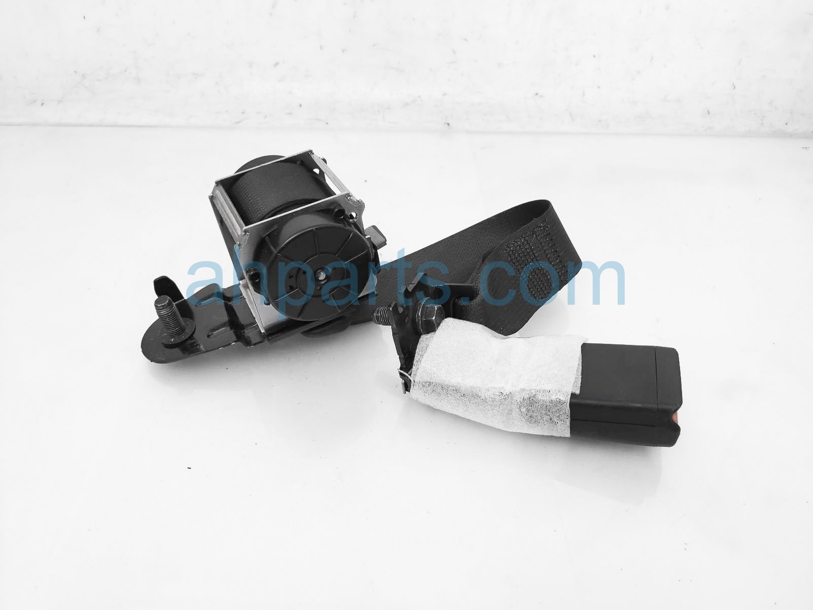 $95 Kia 2ND ROW MID SEAT BELT - BLACK $95 Kia 2ND ROW MID SEAT BELT - BLACK