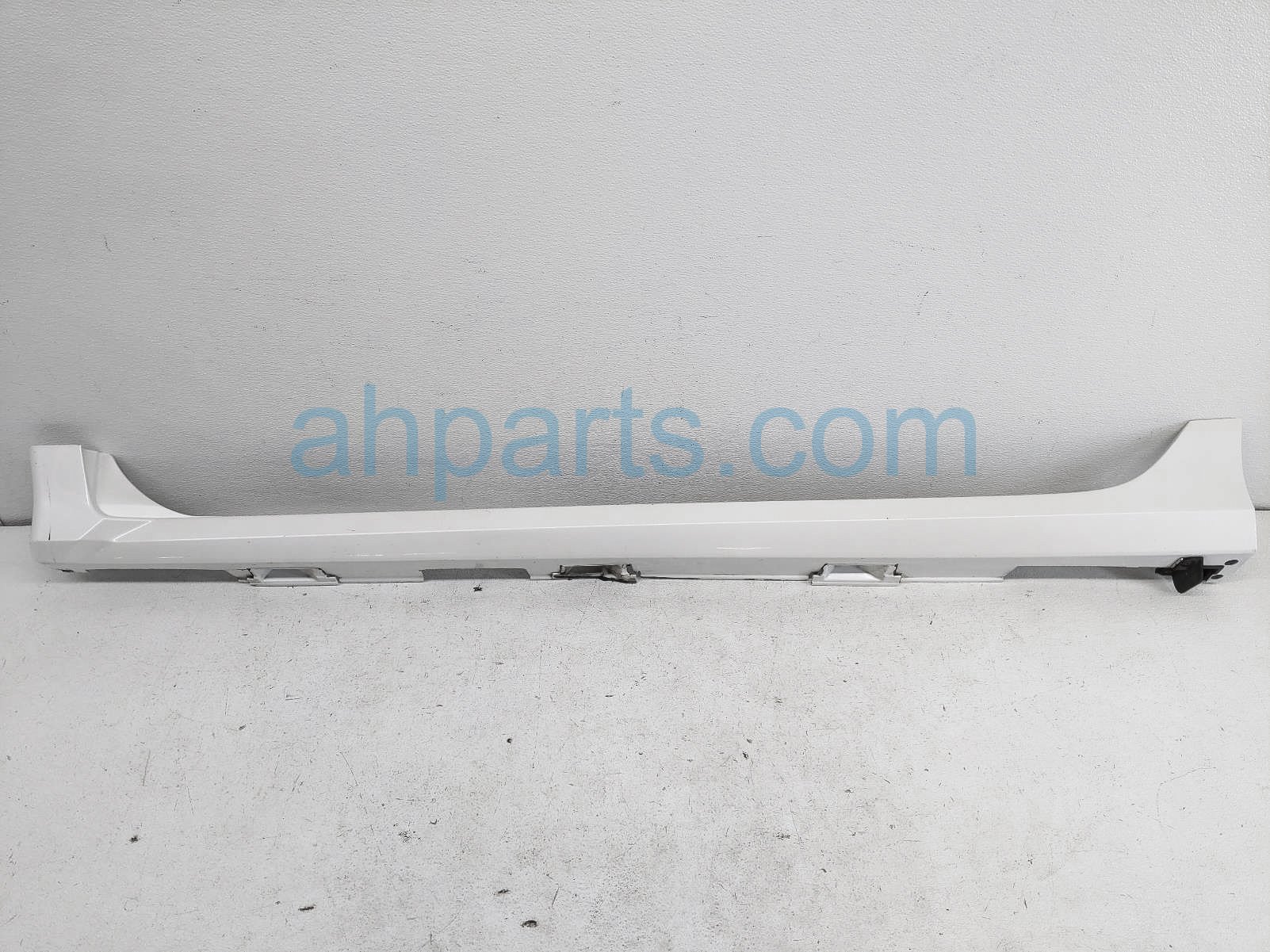$199 Honda LH SIDE SKIRT / MOLDING - WHITE $199 Honda LH SIDE SKIRT / MOLDING - WHITE
