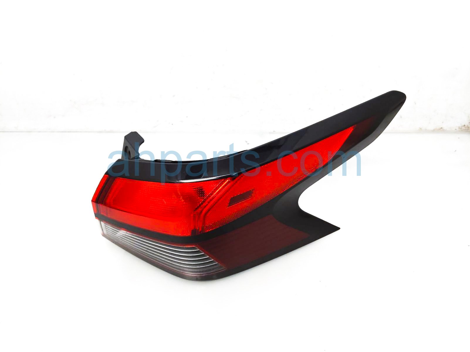 $149 Nissan RH TAIL LAMP (ON BODY)