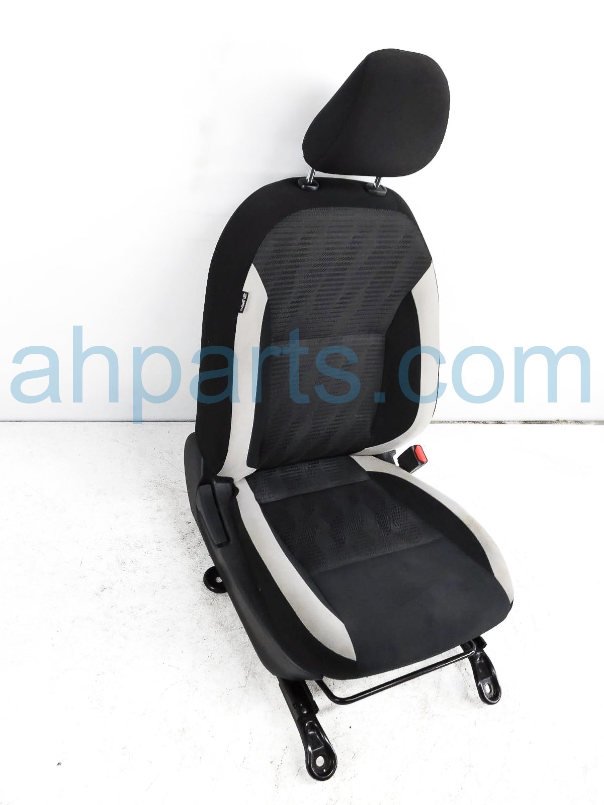 $199 Nissan FR/RH SEAT - BLACK/GREY - W/ AIRBAG $199 Nissan FR/RH SEAT - BLACK/GREY - W/ AIRBAG