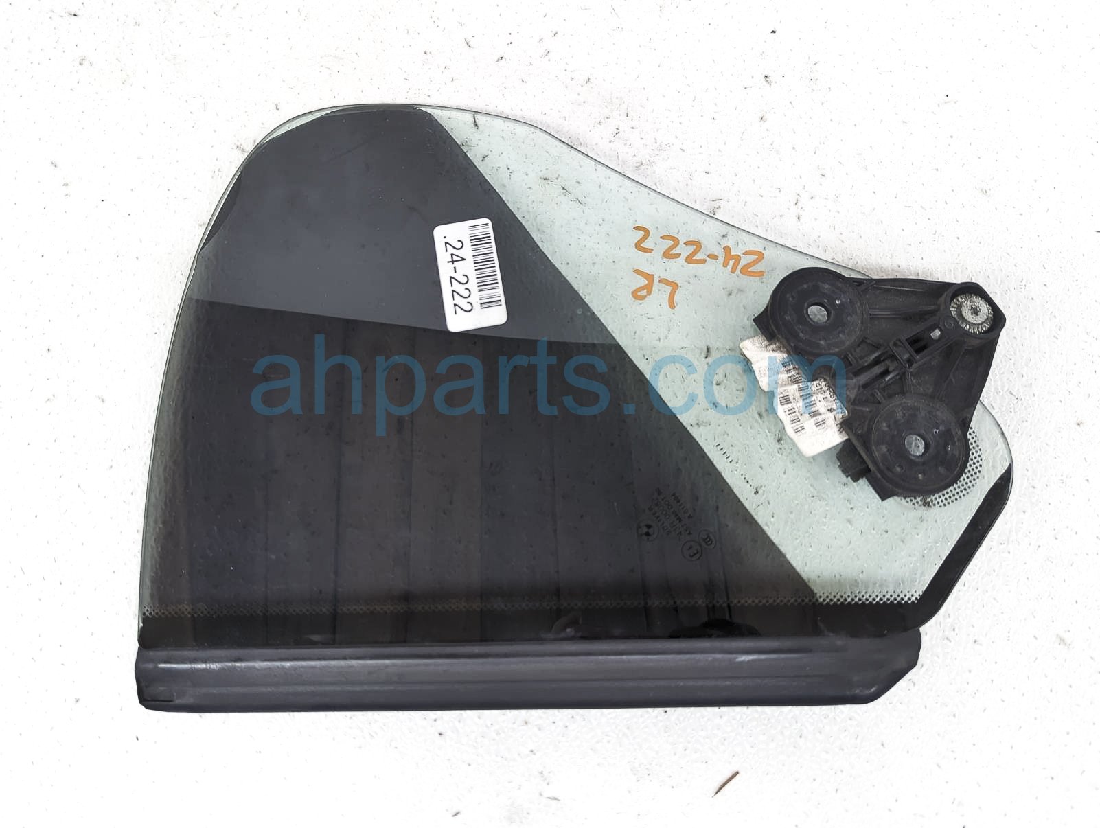 $125 BMW LH QUARTERWINDOW GLASS * $125 BMW LH QUARTERWINDOW GLASS *