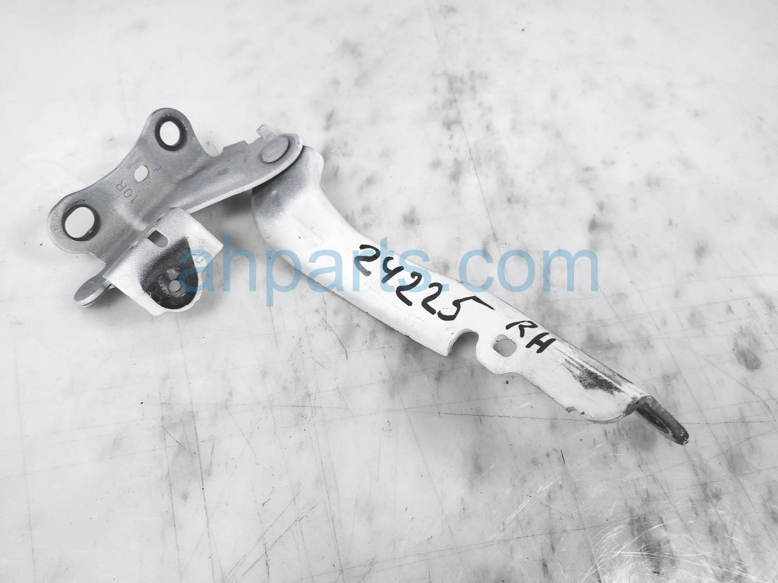 $23 Toyota RH HOOD HINGE $23 Toyota RH HOOD HINGE