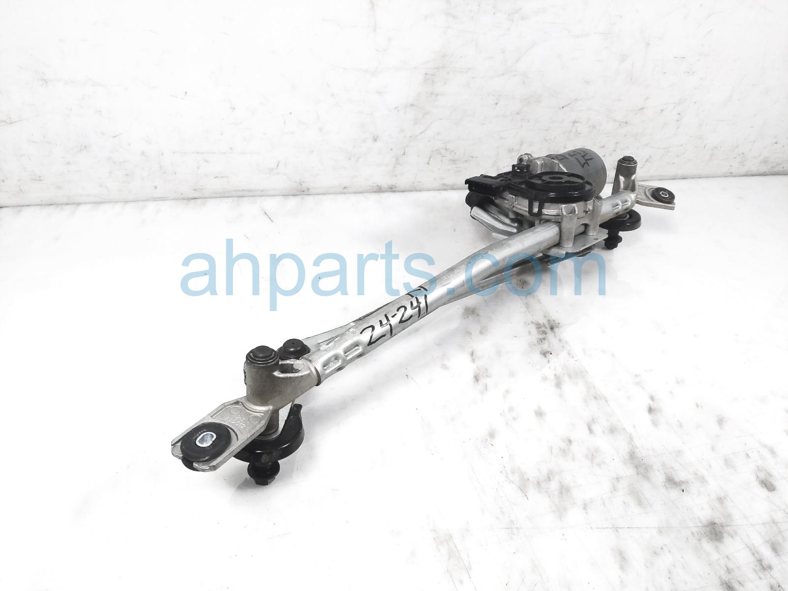 $125 Kia WINDSHIELD WIPER MOTOR W/ARM ASSY $125 Kia WINDSHIELD WIPER MOTOR W/ARM ASSY