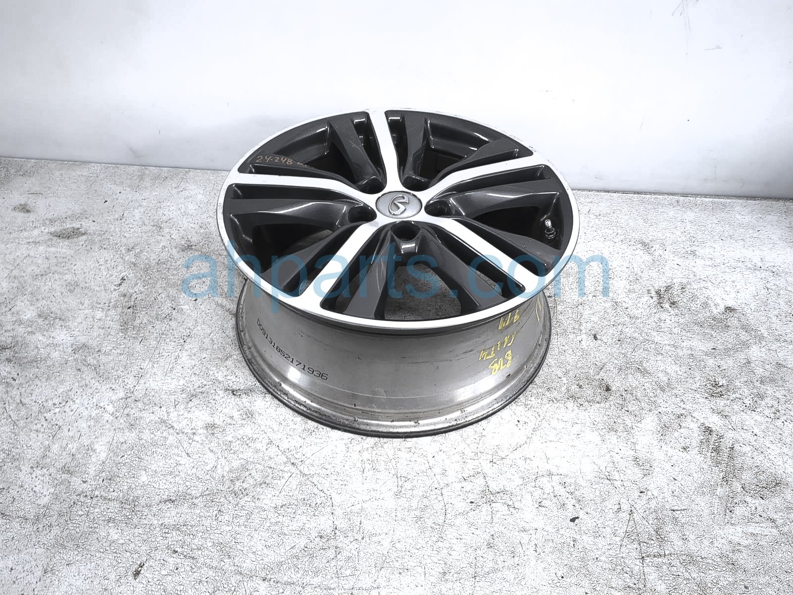 $99 Infiniti RR/LH WHEEL / RIM $99 Infiniti RR/LH WHEEL / RIM