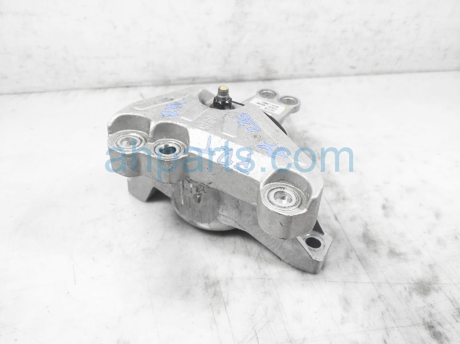 $225 Hyundai FR/RH ENGINE MOUNT W/BRACKET $225 Hyundai FR/RH ENGINE MOUNT W/BRACKET