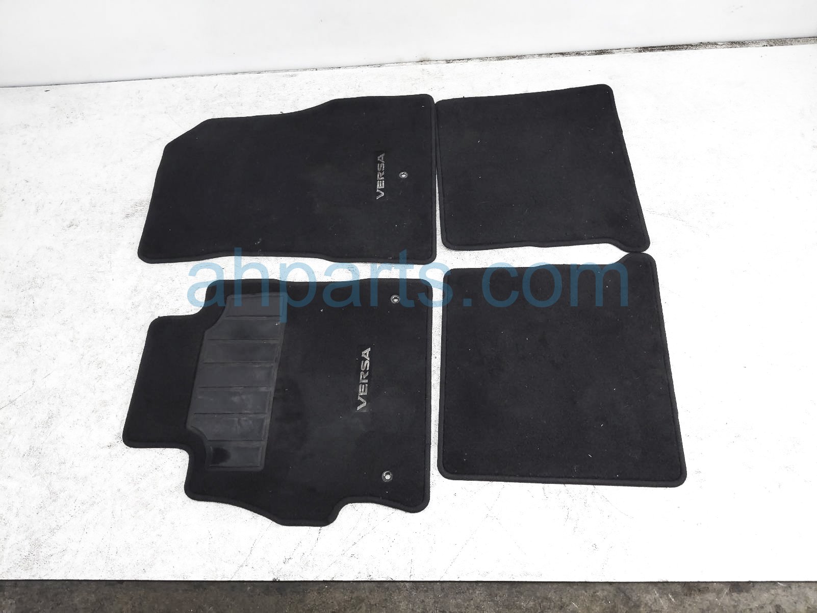 $75 Nissan SET OF 4 FLOOR MATS - BLACK $75 Nissan SET OF 4 FLOOR MATS - BLACK