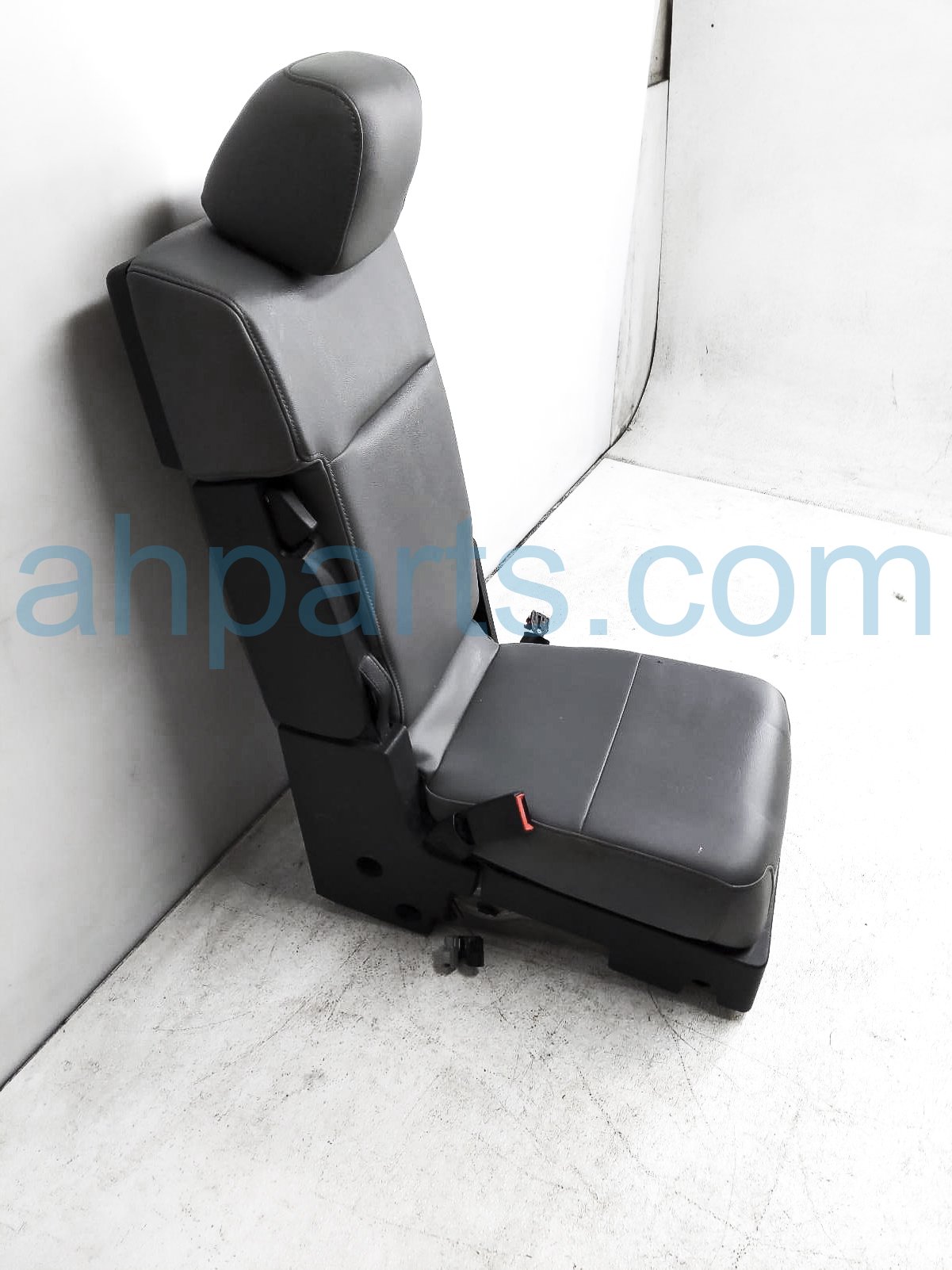 $195 Ford FRONT CENTER SEAT - GREY $195 Ford FRONT CENTER SEAT - GREY