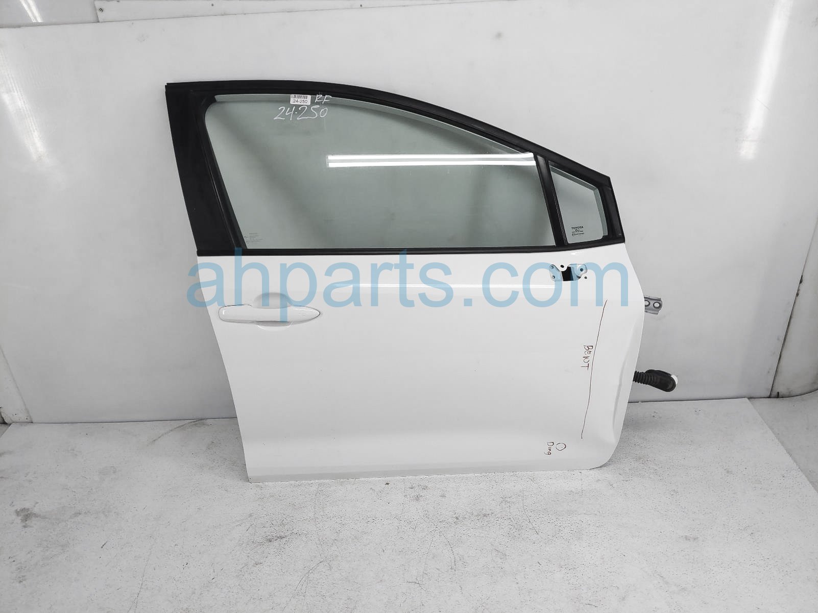 $595 Toyota FR/RH DOOR - WHITE - NO MIRROR/TRIM* $595 Toyota FR/RH DOOR - WHITE - NO MIRROR/TRIM*
