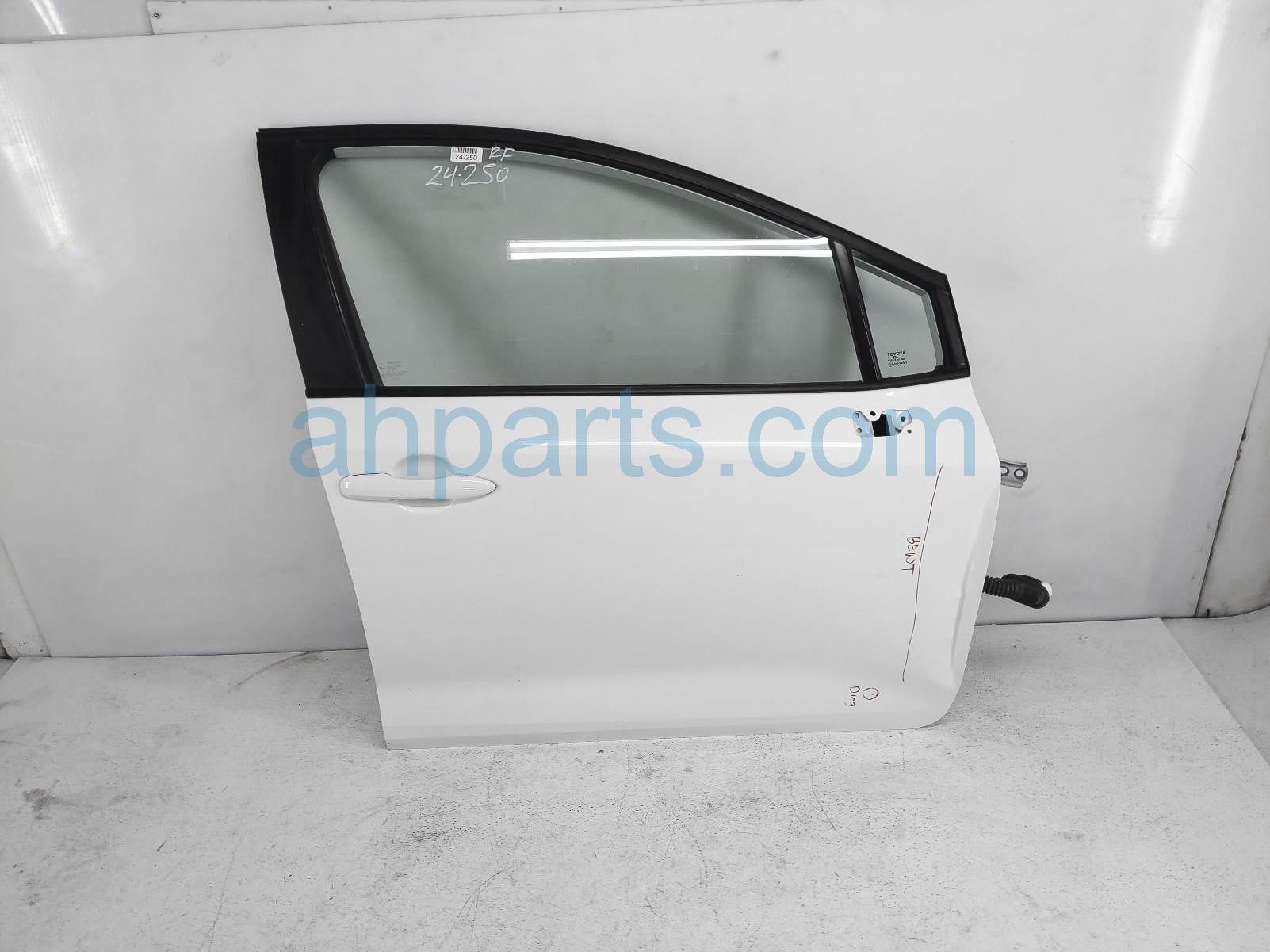 $695 Toyota FR/RH DOOR - WHITE - NO MIRROR/TRIM*