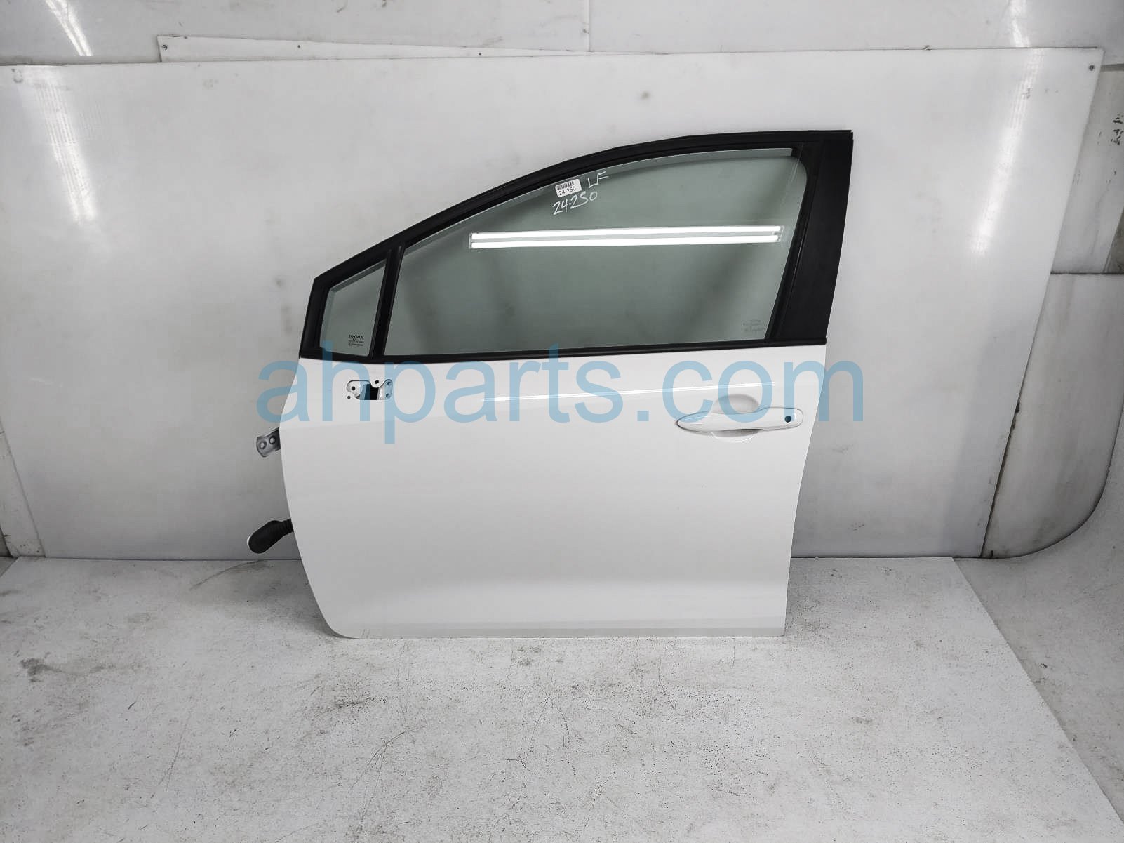 $925 Toyota FR/LH DOOR - WHITE - NO MIRROR/TRIM*