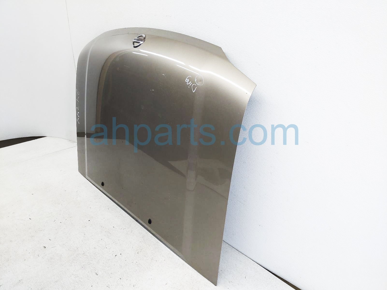 Sold 2004 Nissan Frontier Hood - Gold 65100-9Z435