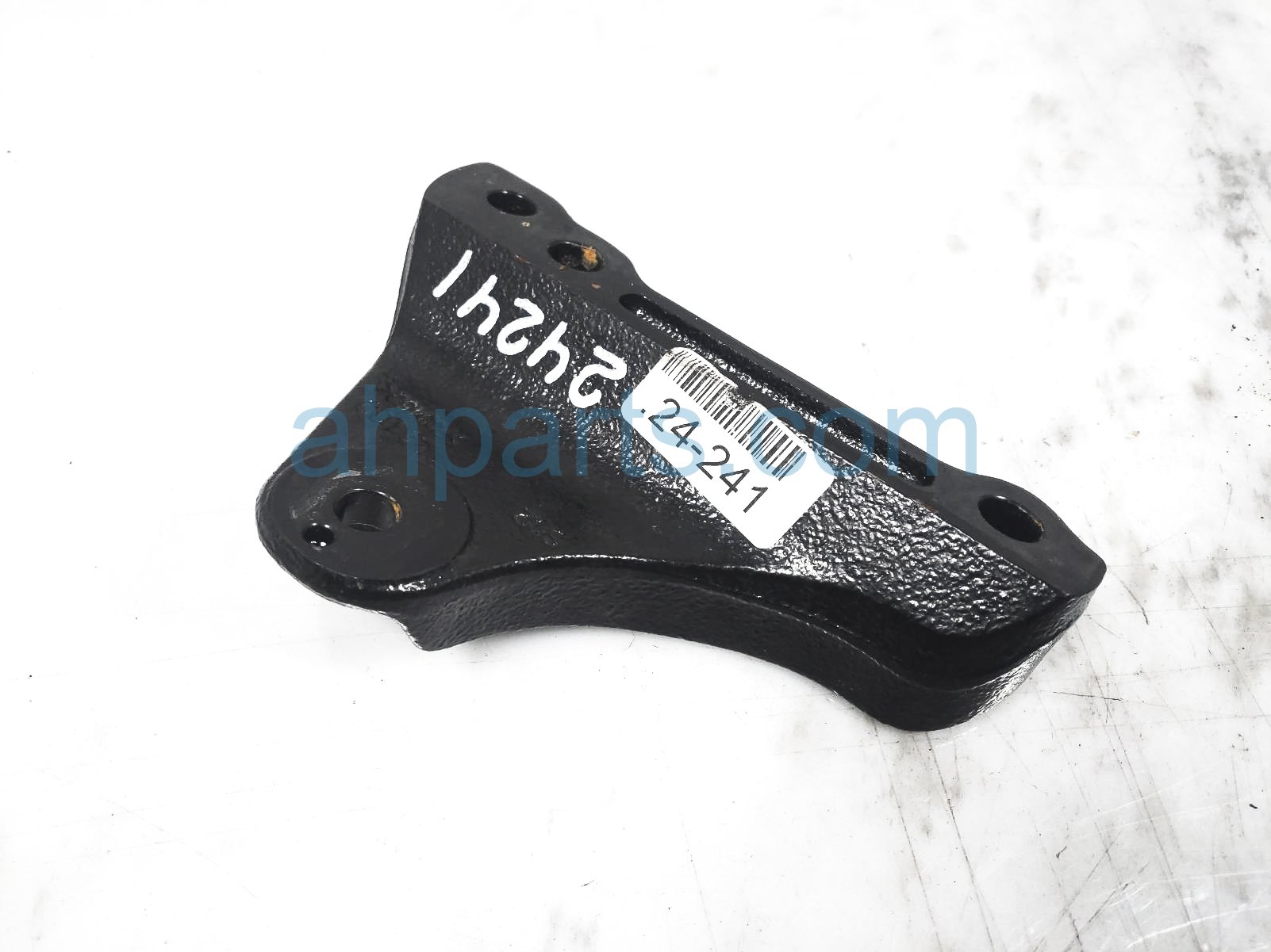 $35 Kia FRONT ENGINE MOUNT BRACKET- 1.6T FWD $35 Kia FRONT ENGINE MOUNT BRACKET- 1.6T FWD