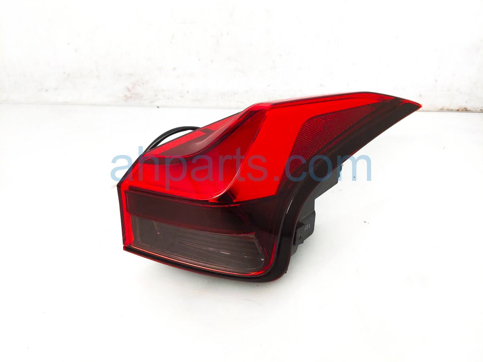 $275 Lexus RH TAIL LAMP (ON BODY) $275 Lexus RH TAIL LAMP (ON BODY)