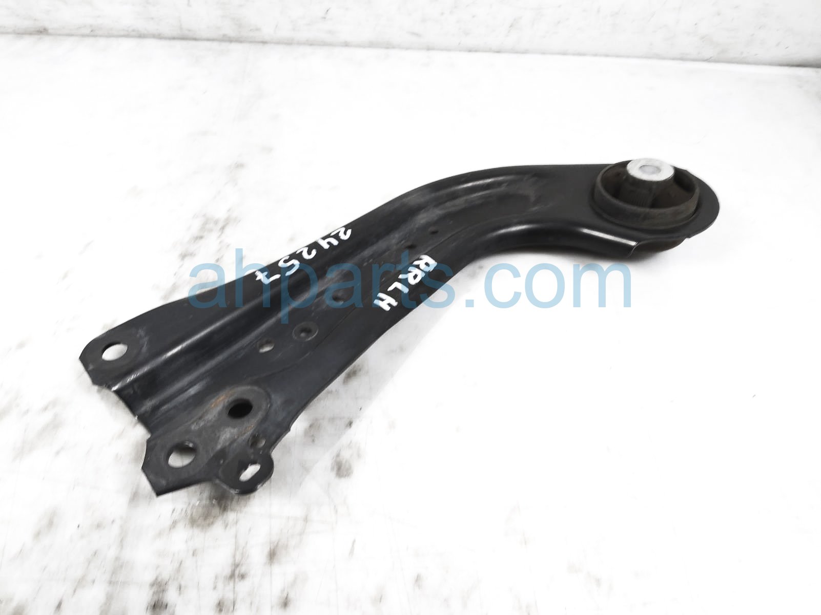 $100 Lexus RR/LH TRAILING CONTROL ARM $100 Lexus RR/LH TRAILING CONTROL ARM