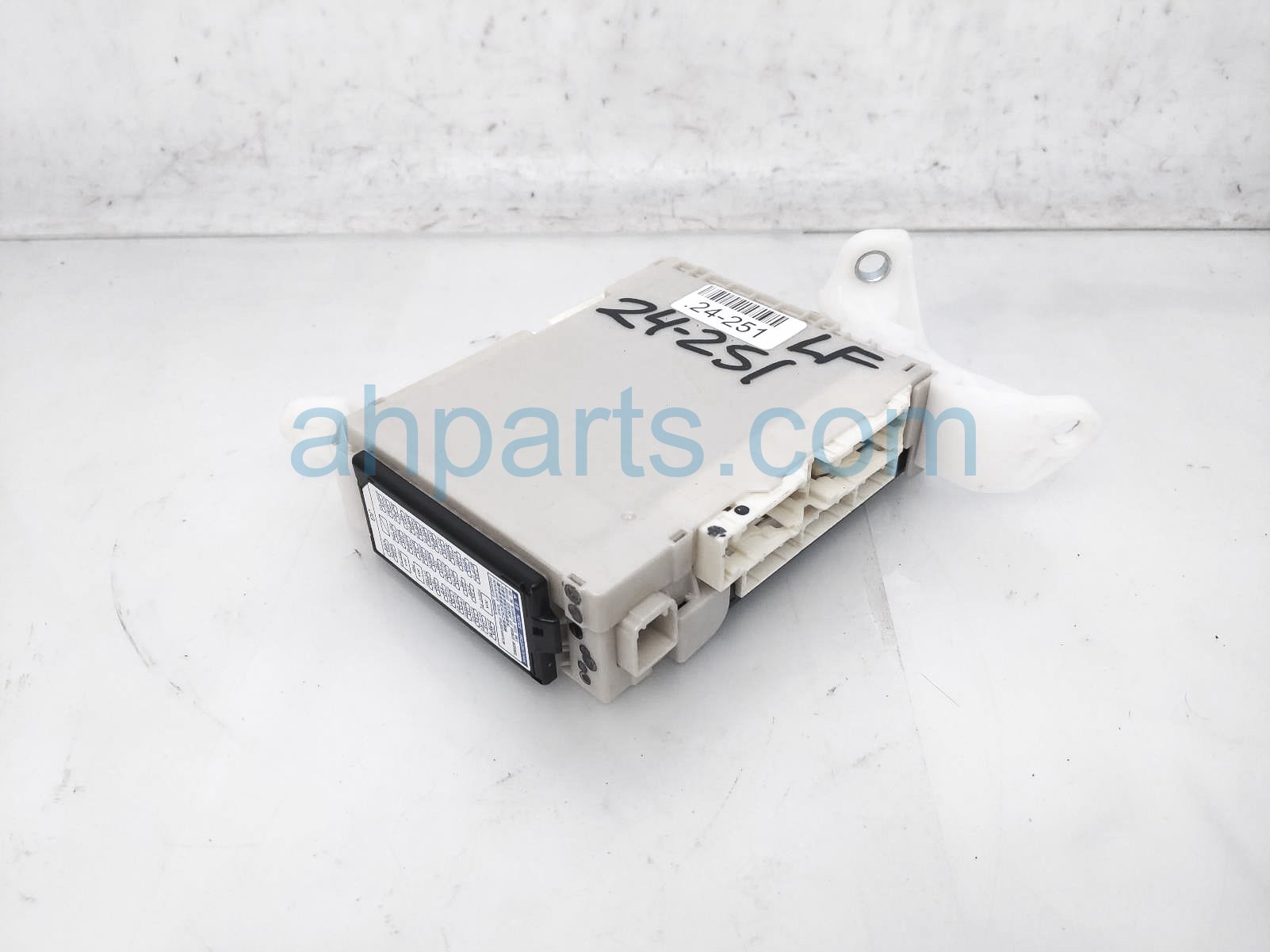 $199 Lexus LH MULTIPLEX NETWORK CABIN FUSE BOX $199 Lexus LH MULTIPLEX NETWORK CABIN FUSE BOX