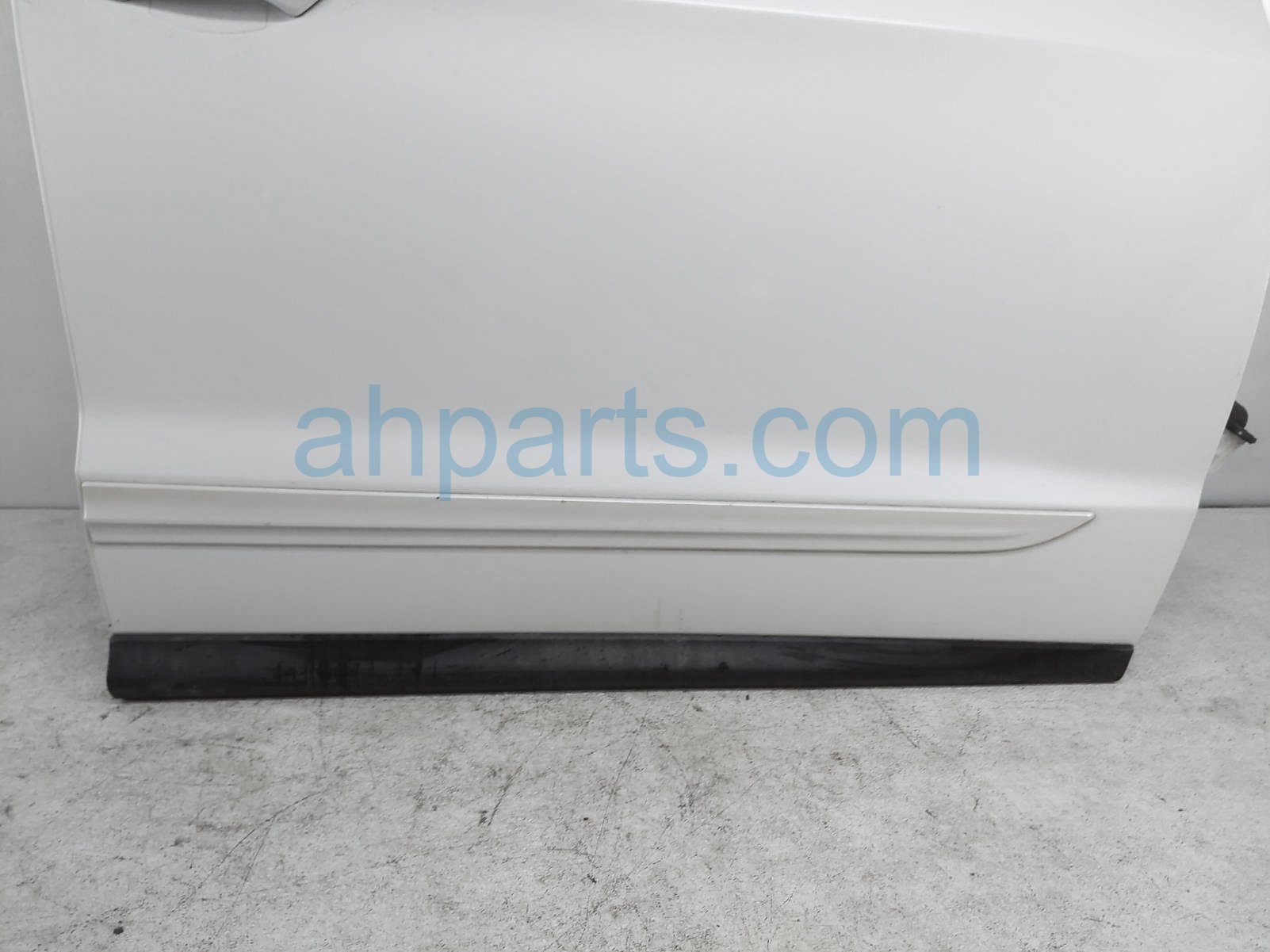 Sold 2017 Acura RDX Front Passenger Door - White - No Mirror/trim