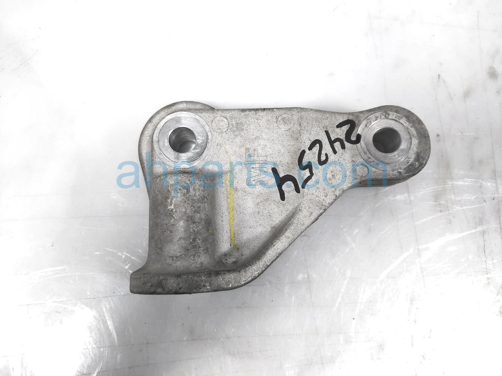 thumbnail image 2 of Rear Engine Motor Mount For Toyota Corolla / Matrix / Pontiac Vibe 1.8L – 4M A62027 (5-Year Warranty) 2 of 4