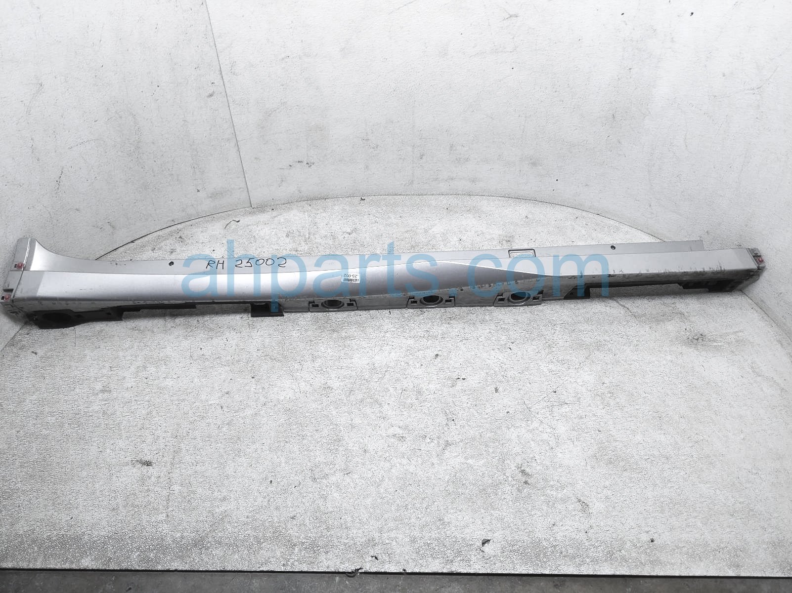 $300 Toyota RH SIDE SKIRT / MOLDING - SILVER $300 Toyota RH SIDE SKIRT / MOLDING - SILVER