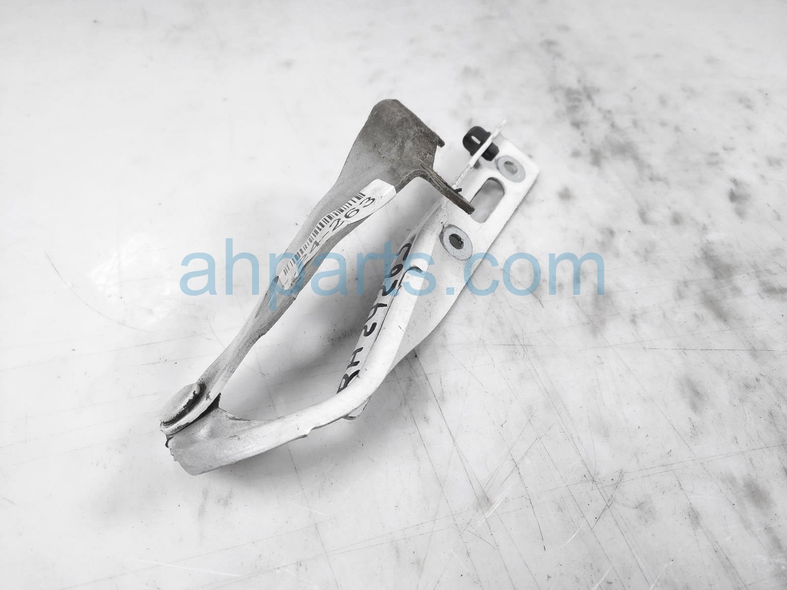 $20 Honda RH HOOD HINGE $20 Honda RH HOOD HINGE