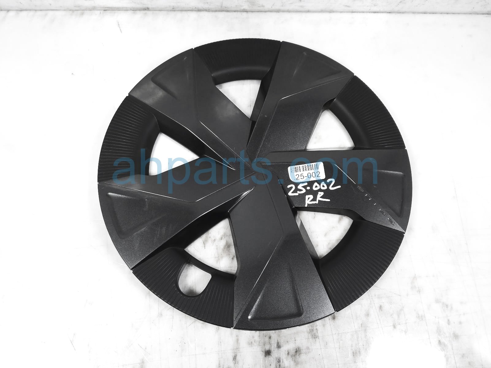 $55 Toyota RR/RH WHEEL COVER - GREY LE * $55 Toyota RR/RH WHEEL COVER - GREY LE *