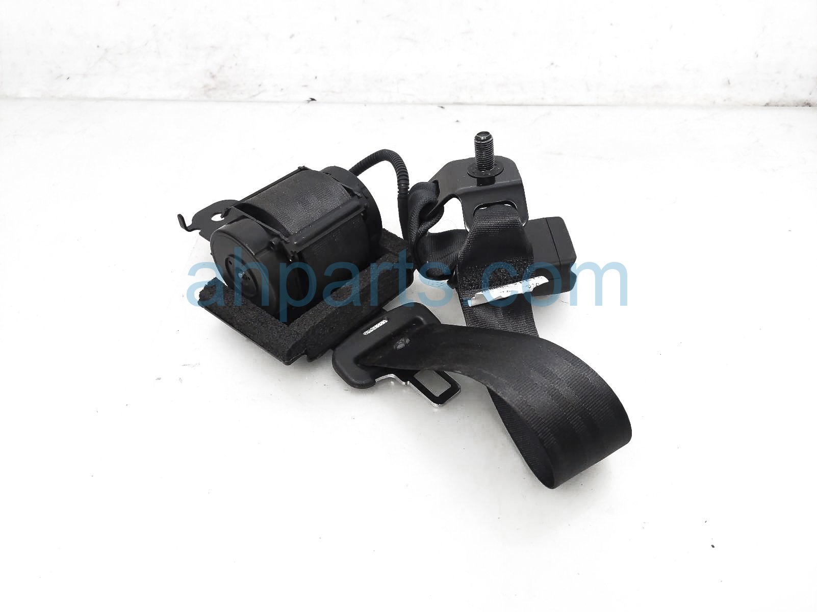 $75 Honda 2ND ROW MID SEAT BELT - BLACK - EX $75 Honda 2ND ROW MID SEAT BELT - BLACK - EX